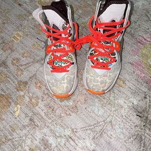 Nike lebron 19 fast food sz 6.5 youth